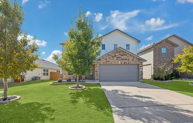 4-bedroom rental at 9721 Moon Shine in San Antonio, TX — photo 1