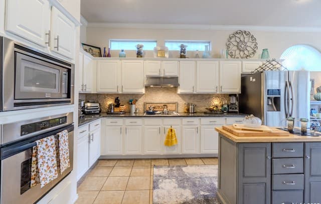 4-bedroom rental at 610 Mello Oak in San Antonio, TX — photo 2