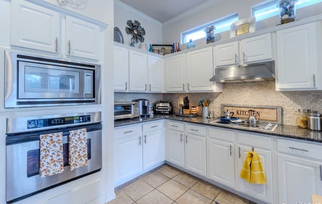 4-bedroom rental at 610 Mello Oak in San Antonio, TX — photo 3