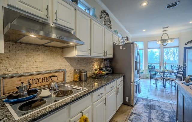 4-bedroom rental at 610 Mello Oak in San Antonio, TX — photo 4
