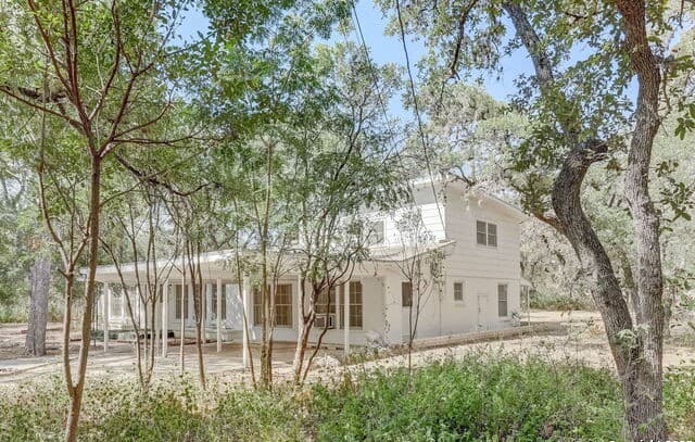 3-bedroom rental at 9403 Forest Oak in San Antonio, TX — photo 3