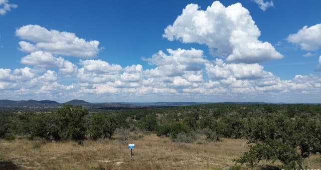 rental at BLK 35 LT 17-18 9th St in Bandera, TX — photo 2