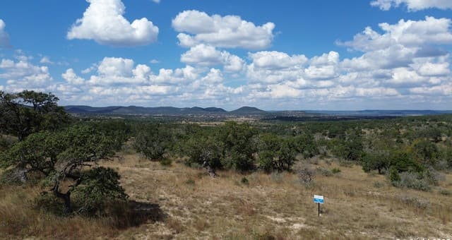 rental at BLK 35 LT 17-18 9th St in Bandera, TX — photo 4