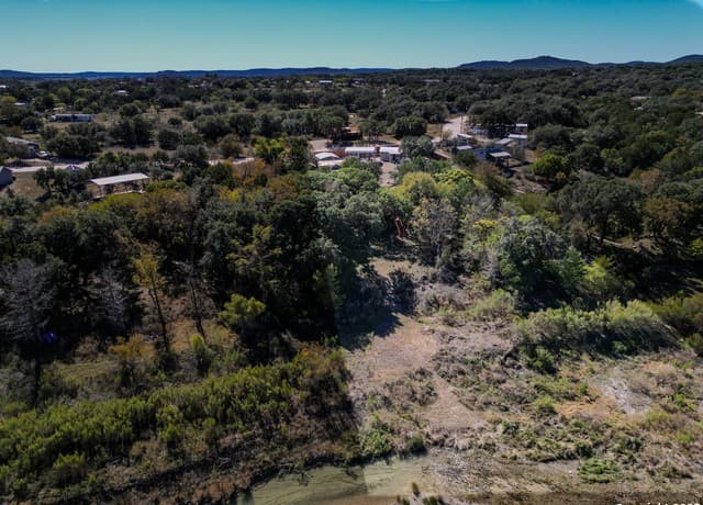 1-bedroom rental at 248 Lakeshore in Bandera, TX — photo 3