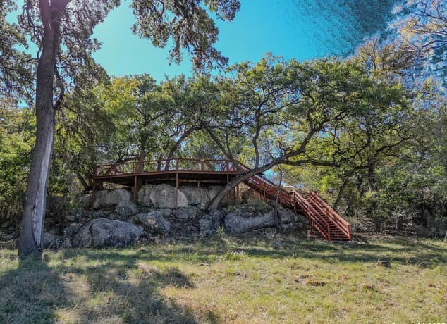 1-bedroom rental at 248 Lakeshore in Bandera, TX — photo 5
