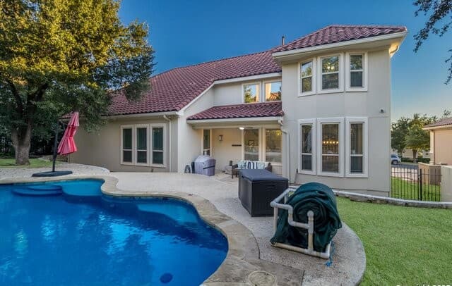 5-bedroom rental at 6311 Almeria Cir in San Antonio, TX — photo 3