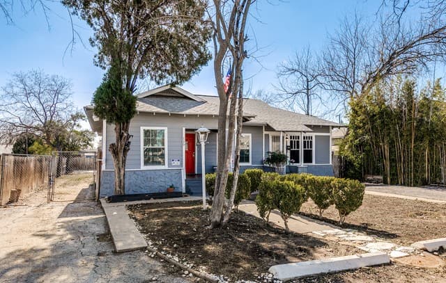 rental at 341&343 Avondale Ave in San Antonio, TX — photo 2