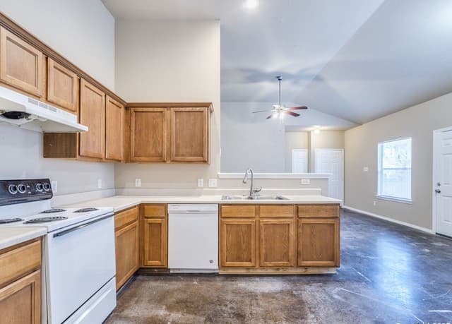 3-bedroom rental at 5723 Golf Heights Unit UNIT 1 in San Antonio, TX — photo 4