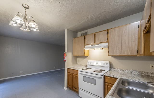 1-bedroom rental at 1634 W Woodlawn Unit 5 in San Antonio, TX — photo 5