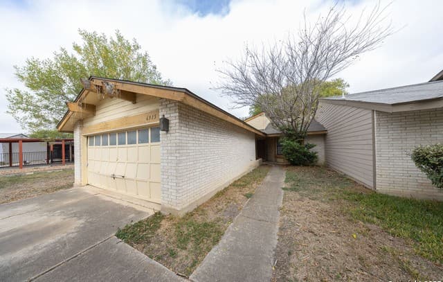 3-bedroom rental at 6915 Brecon in San Antonio, TX — photo 1