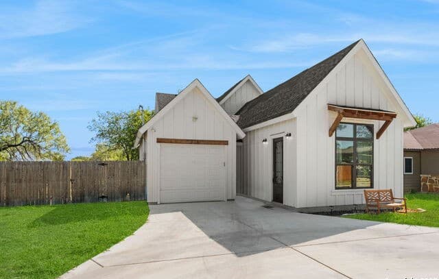 3-bedroom rental at 926 Joyce Marlene Dr. in Poteet, TX — photo 2
