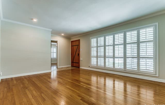 3-bedroom rental at 615 Cave in San Antonio, TX — photo 4