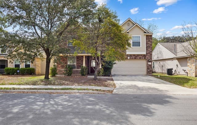 4-bedroom rental at 4914 Roan Brook in San Antonio, TX — photo 1