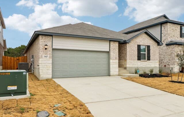 4-bedroom rental at 11427 Feather Vale in San Antonio, TX — photo 5
