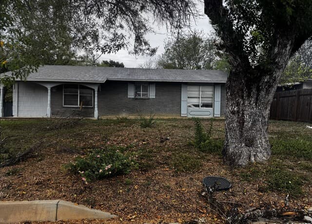 3-bedroom rental at 5502 Wales in San Antonio, TX — photo 3