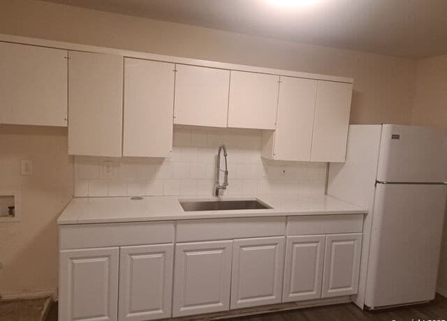 3-bedroom rental at 5502 Wales in San Antonio, TX — photo 5