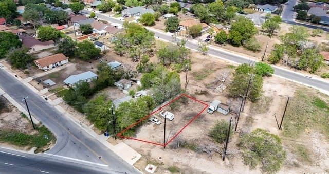 rental at 435 Esma St in San Antonio, TX — photo 1