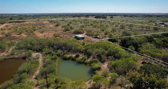 rental at 2452 2nd St in Pleasanton, TX — photo 1
