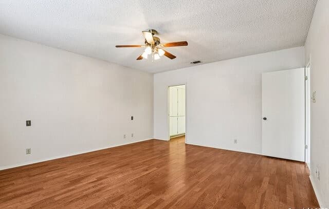 Home for sale at 5817 Winding Ridge in Windcrest, TX — photo 4