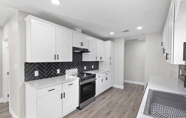 3-bedroom rental at 2210 Crockett in San Antonio, TX — photo 4