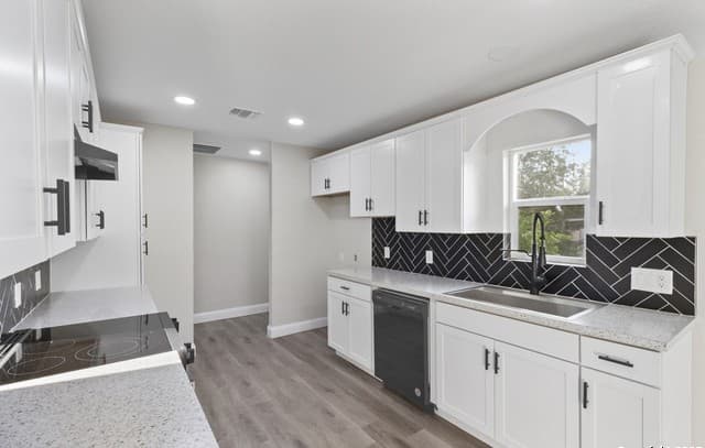 3-bedroom rental at 2210 Crockett in San Antonio, TX — photo 5