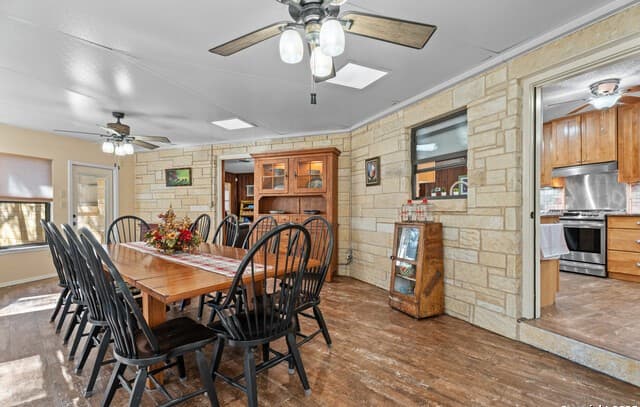 3-bedroom rental at 102 Zornia in Castle Hills, TX — photo 1