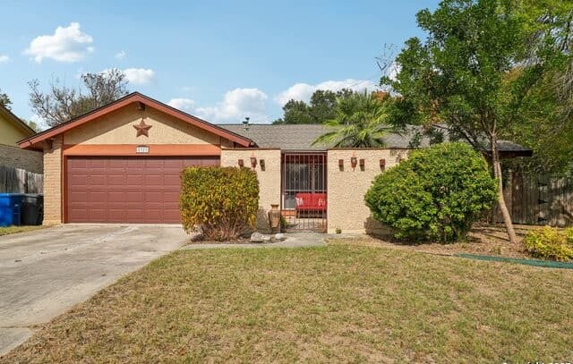 3-bedroom rental at 5323 Cerro Vista in San Antonio, TX — photo 2