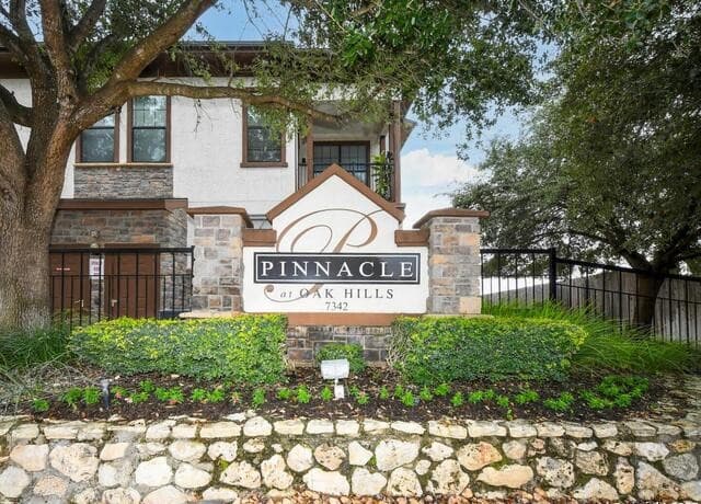 2-bedroom rental at 7342 Oak Manor Unit 1303 in San Antonio, TX — photo 2