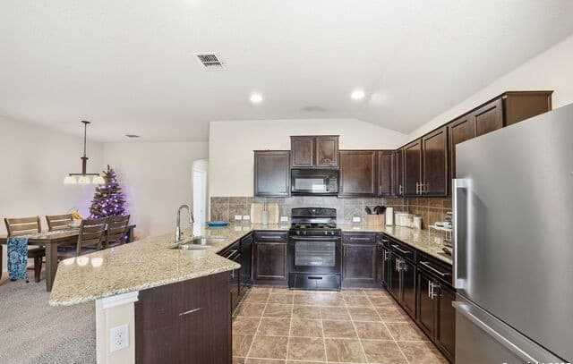 3-bedroom rental at 10430 Rhyder Ridge in San Antonio, TX — photo 3