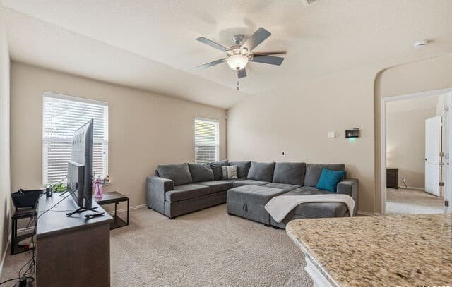3-bedroom rental at 10430 Rhyder Ridge in San Antonio, TX — photo 5
