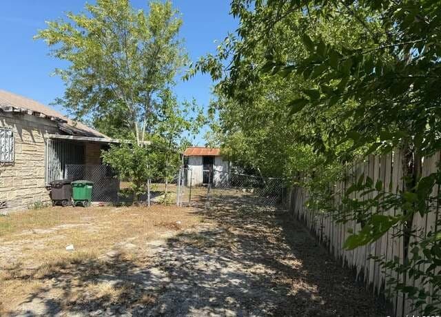 3-bedroom rental at 6618 Tupper in San Antonio, TX — photo 4