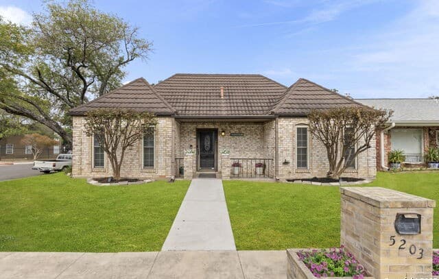 Home for sale at 5203 Metcalf in Windcrest, TX — photo 2