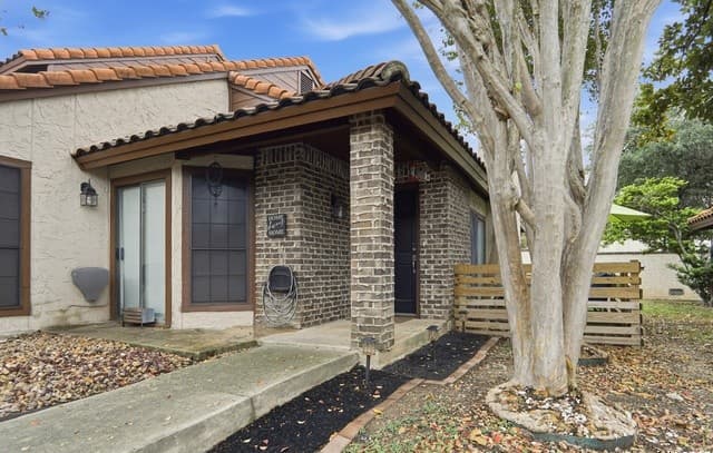 2-bedroom rental at 139 Caleta Beach in San Antonio, TX — photo 3