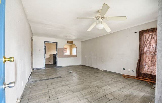 3-bedroom rental at 1119 N Gevers St in San Antonio, TX — photo 2