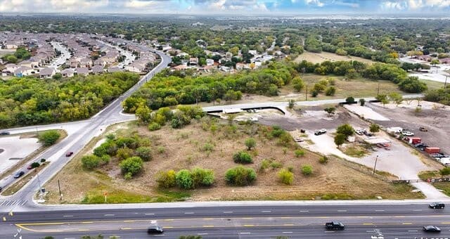 rental at 5760 Fm 78 in Kirby, TX — photo 5