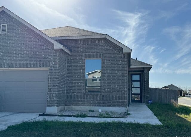 4-bedroom rental at 1002 Galapagos in San Antonio, TX — photo 1