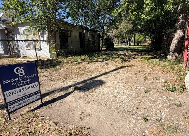 rental at 1327 Montezuma in San Antonio, TX — photo 4