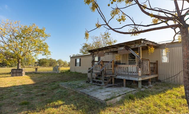 2-bedroom rental at 1440 Rendon in Poteet, TX — photo 5