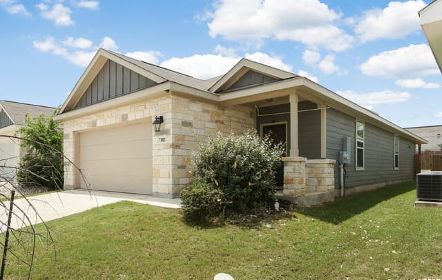 3-bedroom rental at 7883 Abbey in San Antonio, TX — photo 2