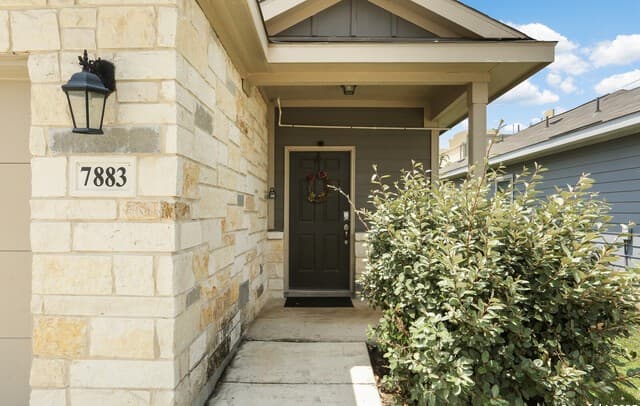 3-bedroom rental at 7883 Abbey in San Antonio, TX — photo 3