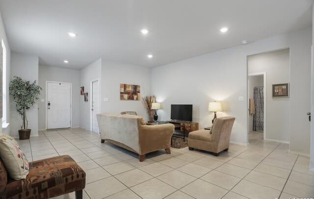 3-bedroom rental at 7883 Abbey in San Antonio, TX — photo 4