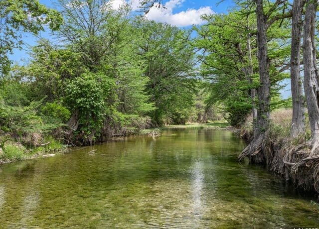 4-bedroom rental at 497 Cypress Falls in Utopia, TX — photo 3