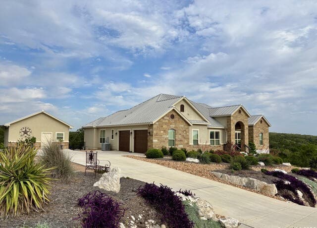 4-bedroom home for sale at 732 Pr 1712 in Mico TX