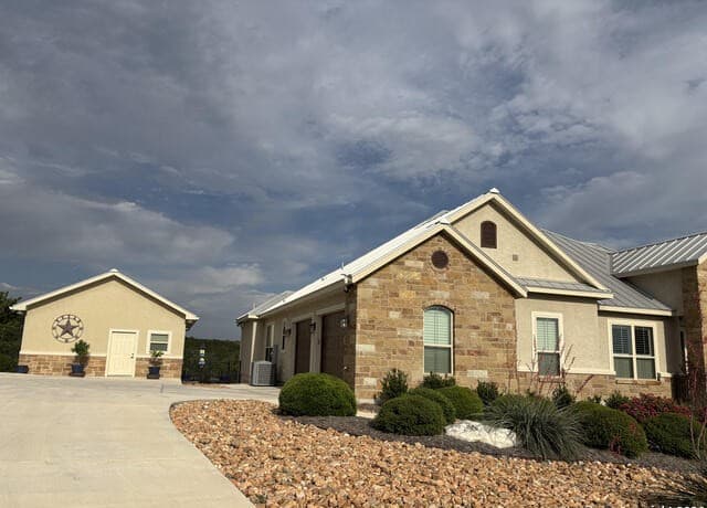 Home for sale at 732 Pr 1712 in Mico, TX — photo 2