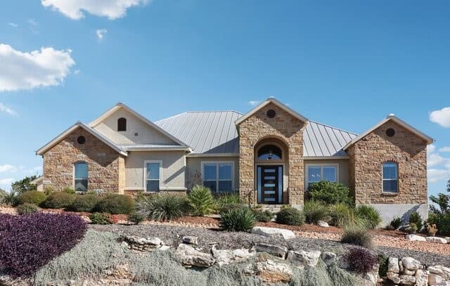 Home for sale at 732 Pr 1712 in Mico, TX — photo 4
