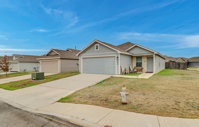 4-bedroom rental at 734 Mizuno Way in San Antonio, TX — photo 3