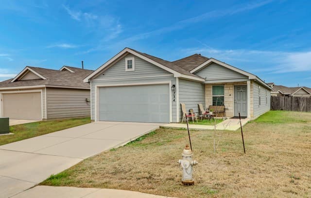 4-bedroom rental at 734 Mizuno Way in San Antonio, TX — photo 4