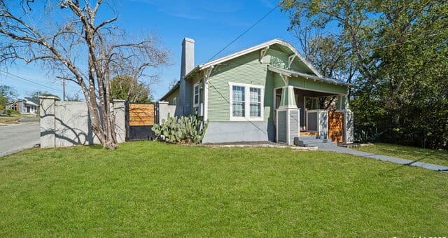 2-bedroom rental at 1503 Gibbs in San Antonio, TX — photo 2