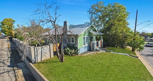 2-bedroom rental at 1503 Gibbs in San Antonio, TX — photo 3