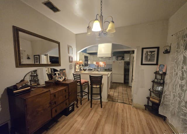 4-bedroom rental at 1806 Santa Anna St in San Antonio, TX — photo 4